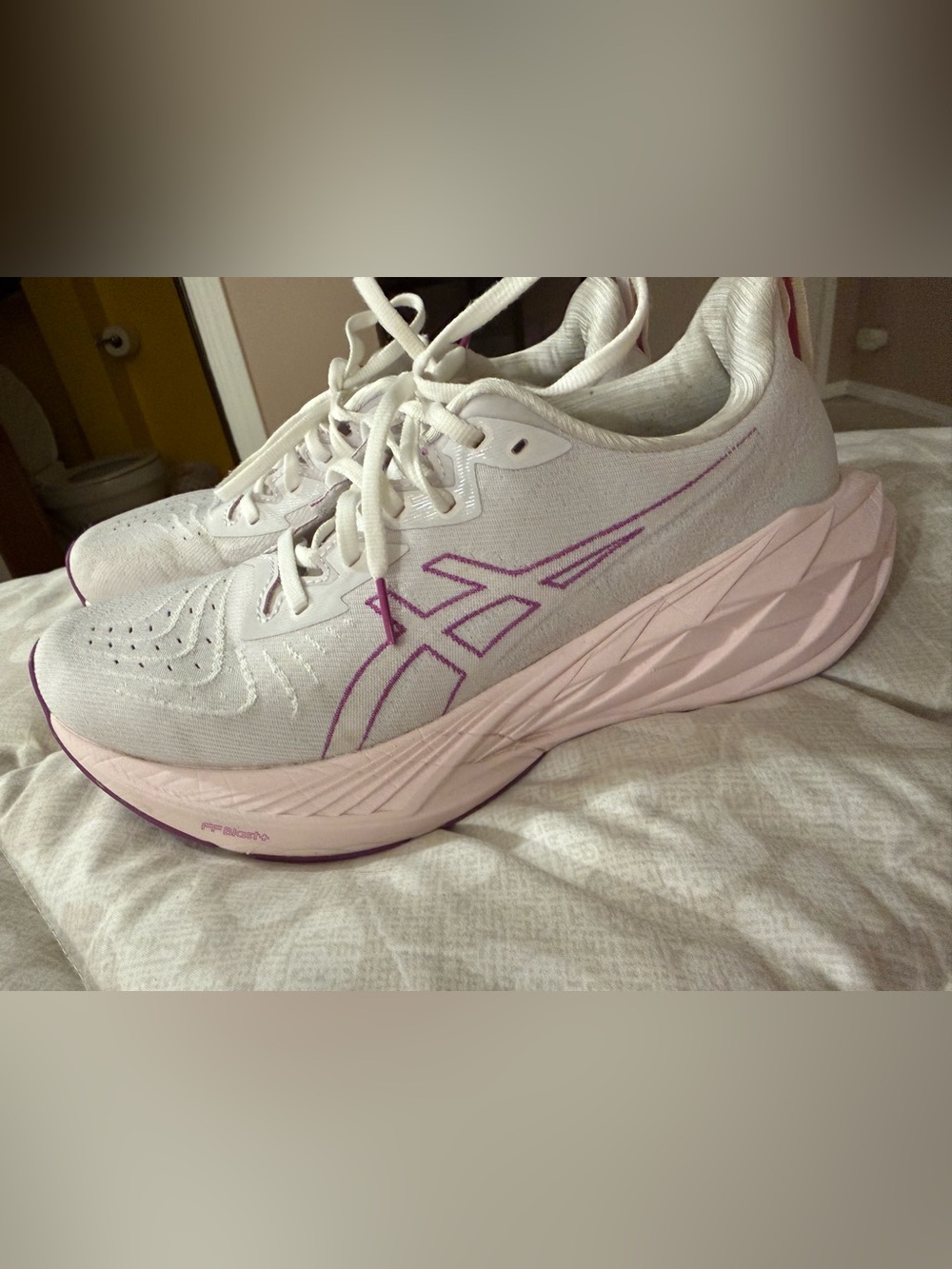 ASICS Novablast 4 running shoes